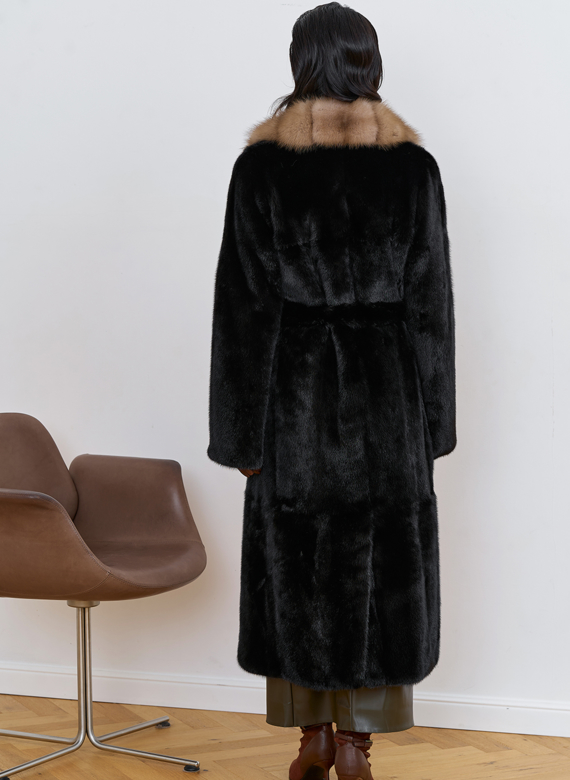 Шуба из меха норки с воротником из меха куницы Шуба из меха норки с воротником из меха куницы