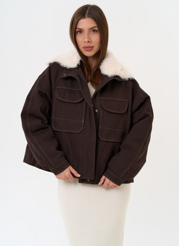 Укороченный пуховик с отделкой из эко меха Укороченный пуховик с отделкой из эко меха