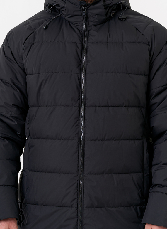 Мужской пуховик черного цвета с капюшоном Мужской пуховик черного цвета с капюшоном