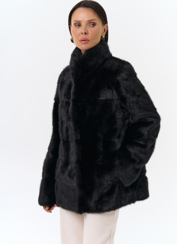 Укороченная норковая шуба с воротником стойкой черного цвета Укороченная норковая шуба с воротником стойкой черного цвета