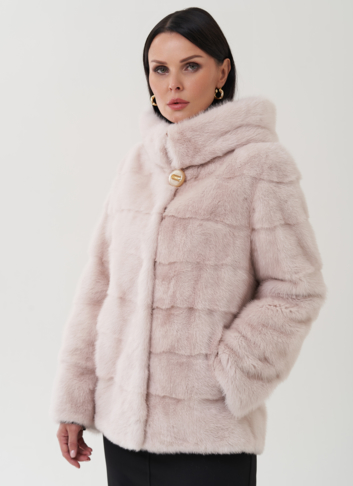 Шуба бежевого цвета из меха норки Шуба бежевого цвета из меха норки