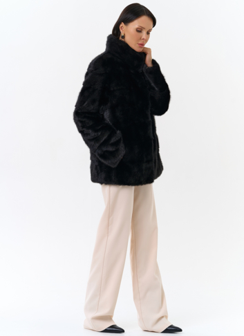 Укороченная норковая шуба с воротником стойкой черного цвета Укороченная норковая шуба с воротником стойкой черного цвета