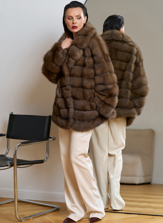 Женская шуба из куницы с английским воротником Женская шуба из куницы с английским воротником