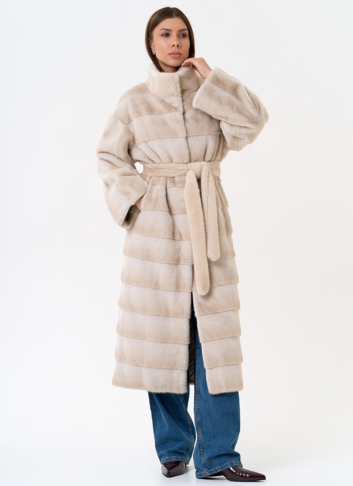 Женское пальто из эко меха с воротником стойкой Женское пальто из эко меха с воротником стойкой