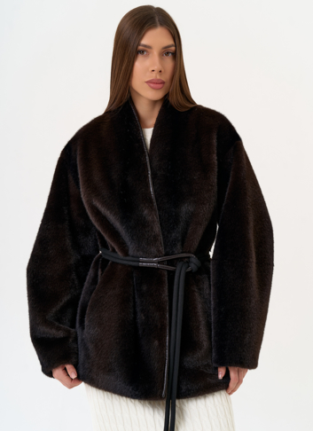 Женская шуба из эко меха коричневого цвета Женская шуба из эко меха коричневого цвета