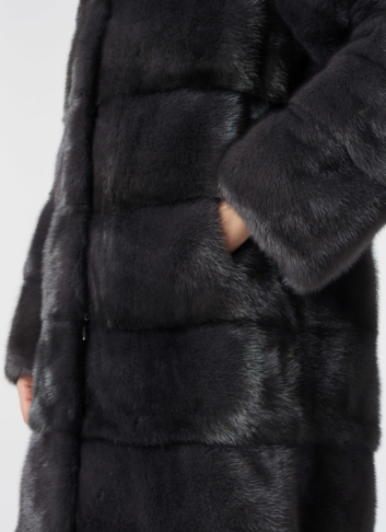 Норковая шуба в цвете графит с капюшоном  Норковая шуба в цвете графит с капюшоном