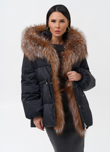 Женский пуховик с отделкой из меха лисы Женский пуховик с отделкой из меха лисы