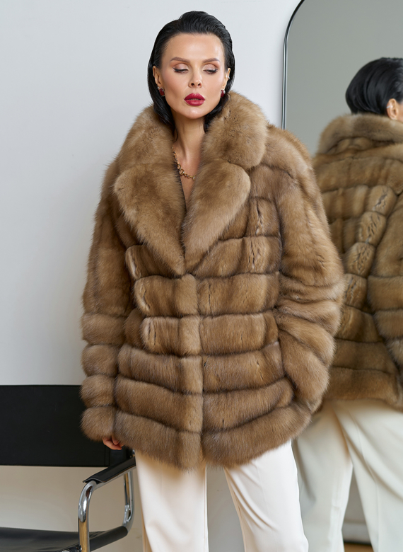 Женская шуба из куницы с английским воротником Женская шуба из куницы с английским воротником