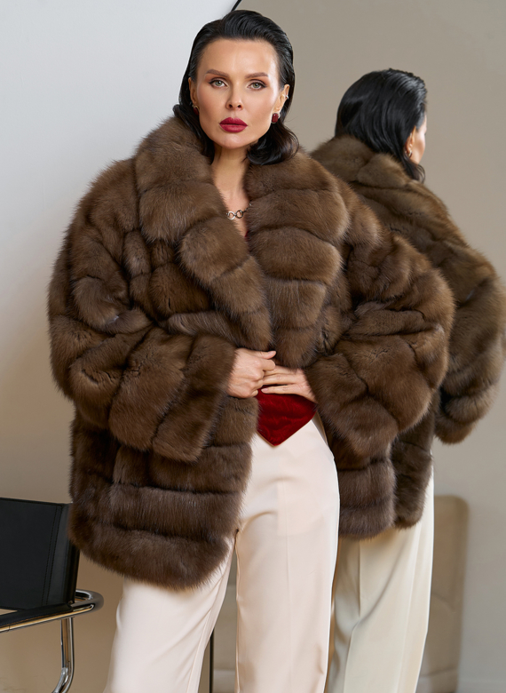 Женская шуба из куницы с английским воротником Женская шуба из куницы с английским воротником