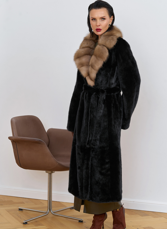 Шуба из меха норки с воротником из меха куницы Шуба из меха норки с воротником из меха куницы